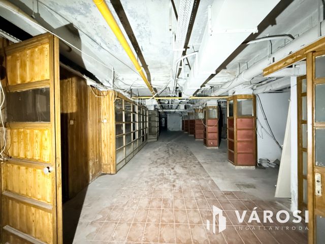 500 m² üzlethelyiség a Blaha Lujza tér közelében eladó
