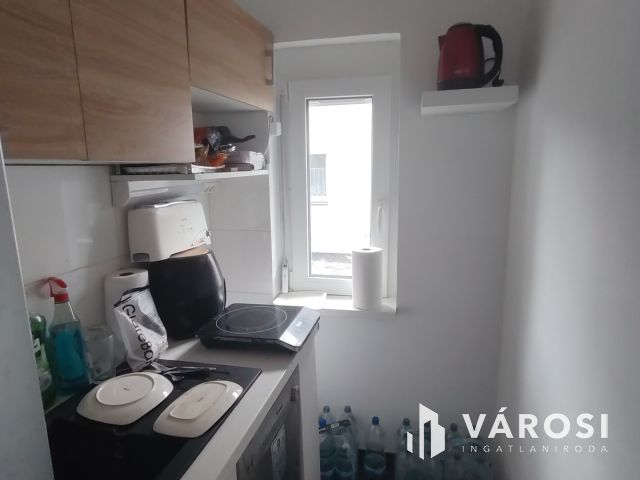 Eladó Tasson hangulatos vizparti nyaraló saját stéggel!