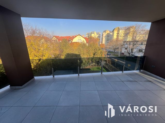 Debrecen Belvárosi Új Nagy Teraszos Lakás!