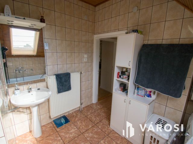 Lakás és üzlethelyiség eladó Kalocsán!
