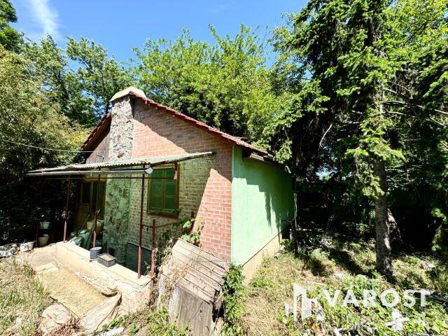 Nyaraló a város szélén