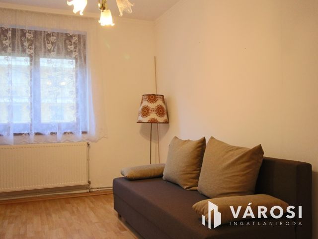 Penza lakótelepen földszinti, 52 m2 tégla lakás kiadó.
