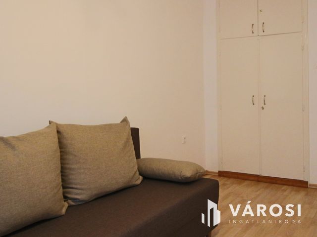Penza lakótelepen földszinti, 52 m2 tégla lakás kiadó.