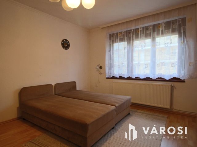 Penza lakótelepen földszinti, 52 m2 tégla lakás kiadó.