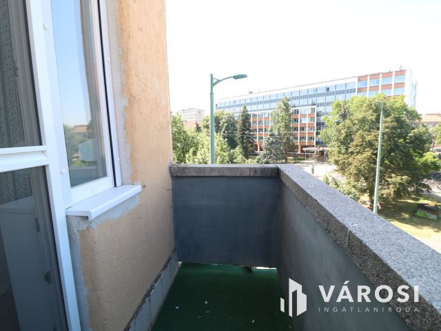 Nappali +3 szoba + 2 fürdő, a belvárosben !