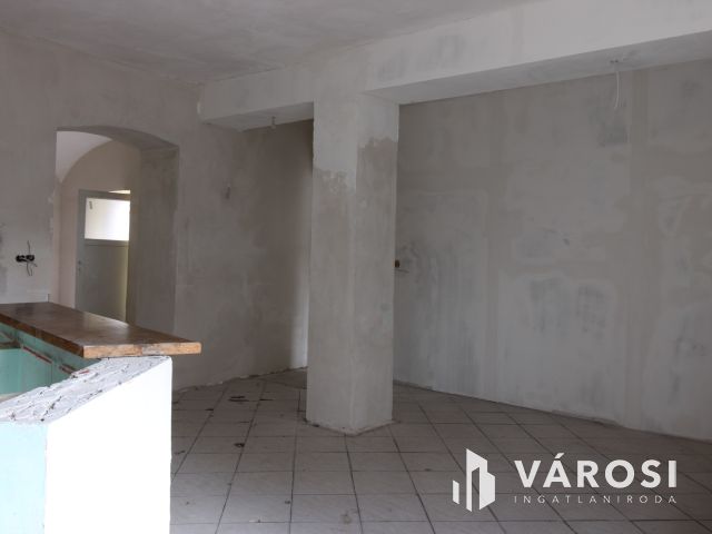 Veszprém közeli ingatlanra cserélhető!