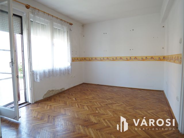 Belváros közeli lakás, garázzsal, zöldterülettel!