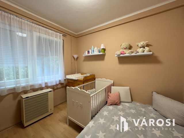 Nappali+2 hálószobás, földszinti lakás, zöldövezetben