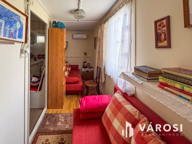 Szép kis nyaraló parkosított kerttel