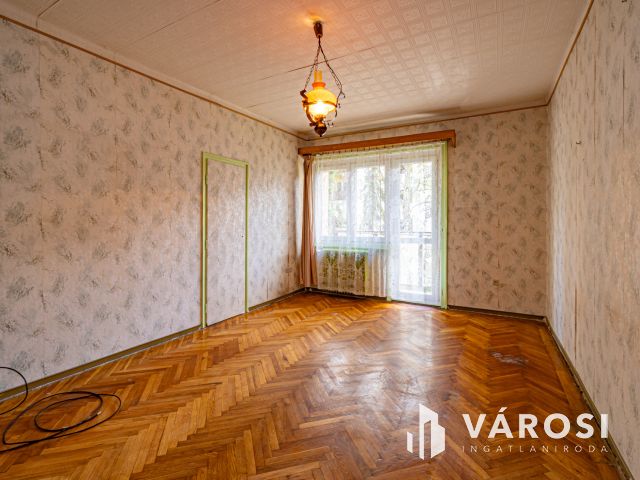 Komló szilvásban 1szobás azonnal költözhető lakás eladó